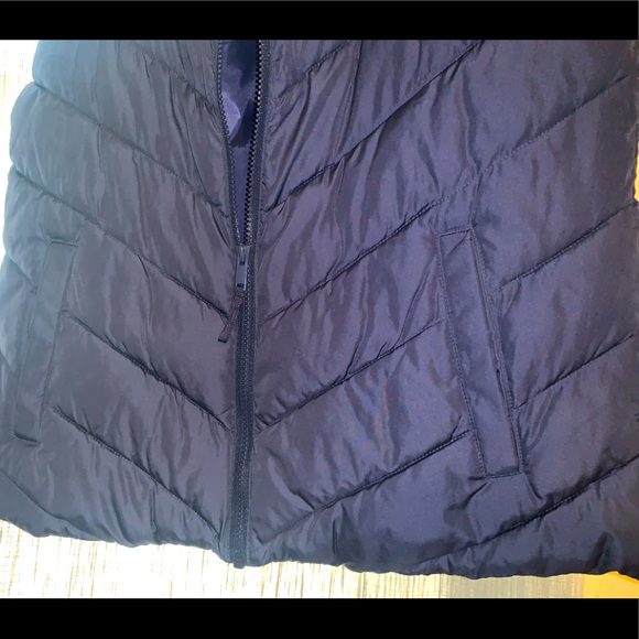 NEW Gap Vest -Medium - Picture 4 of 6